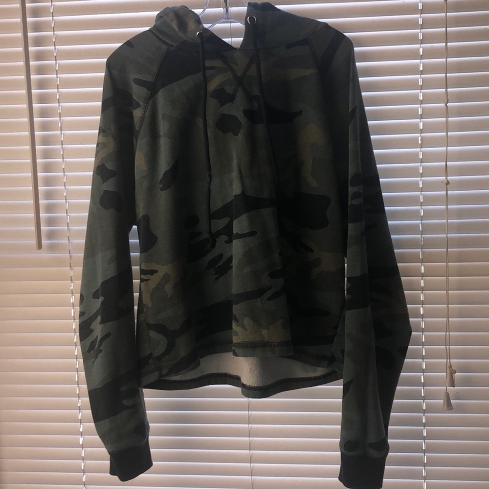 Camo crop sweatshirt